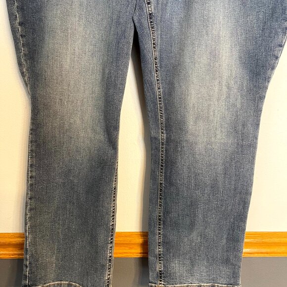 NWT Maurices Women's Jeans M Jeans 20W Classic Slim Straight, Short, Mid Rise - Picture 3 of 11